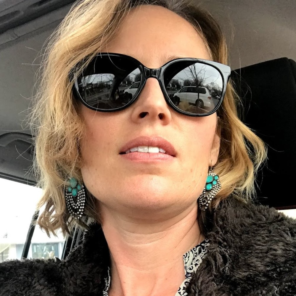 Meet your Posher, Dina